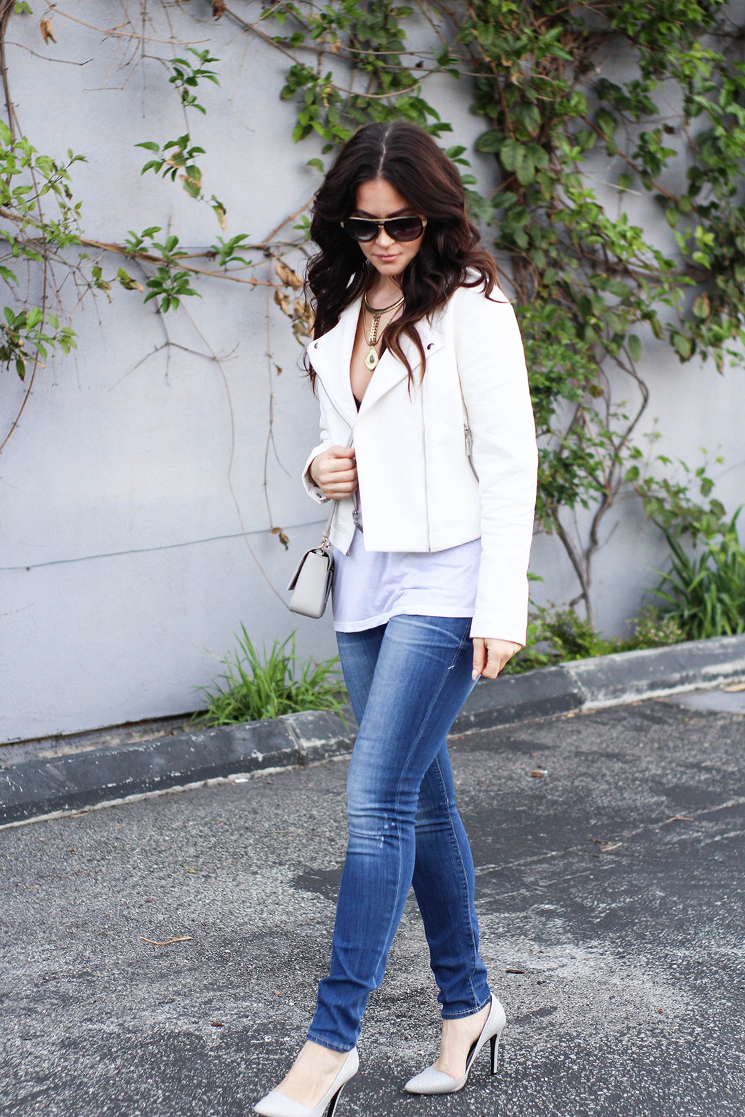 Styling a Deep V Tee - Glam Latte